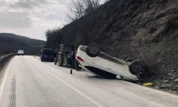 Düzce'de otomobil şarampole devrildi