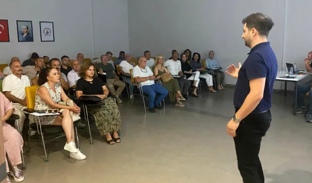 Antalya Muratpaşa'da muhtarlara tebligat yazma eğitimi