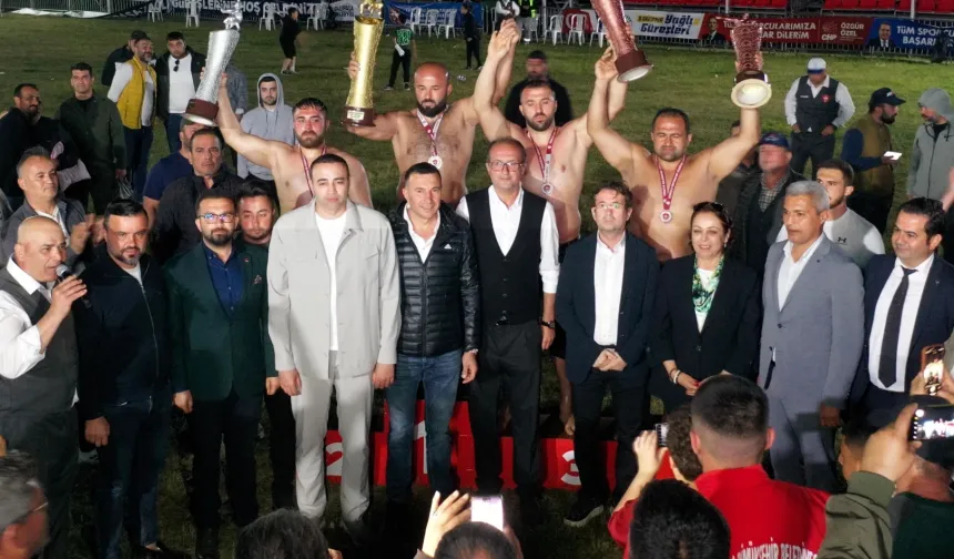 Antalya'da Gazipaşa güreşcisi sezona altın kemerle başladı