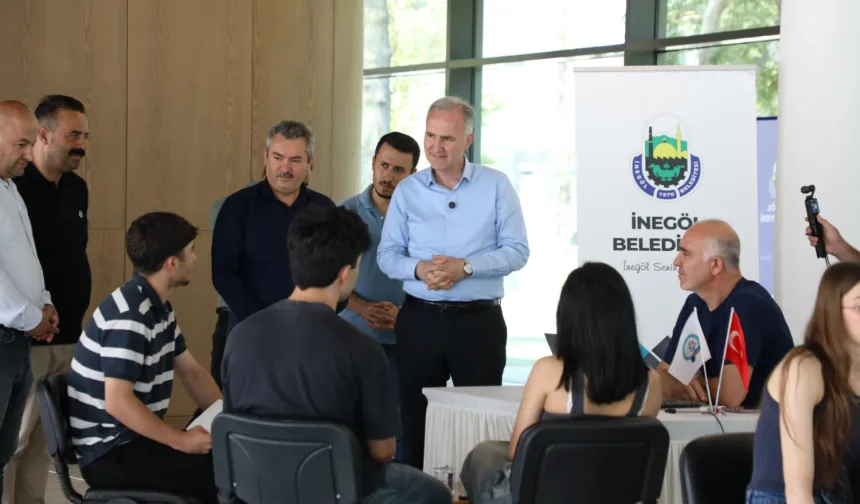 İnegöl Belediyesi, üniversite yolunda gençlere rehberlik ediyor